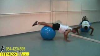 תרגילים לחיזוק שרירי החזה הגב ושרירי הידיים עם כדור פיטבול