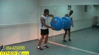 סרטון עם תרגיל הסקוואט בעזרת כדור פיטבול fitball